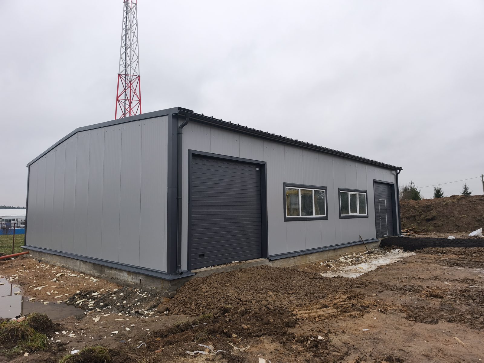 Вспомогательное здание в д. Капличи, 12×16 м